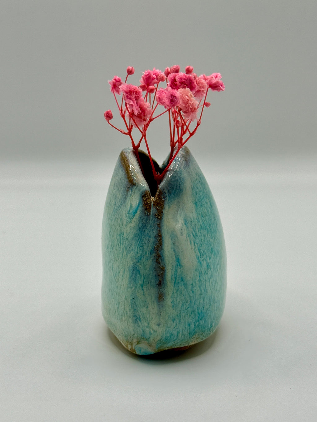Light Blue “Fish Lips” Mini Vase – Handmade Ceramic by Bunzy